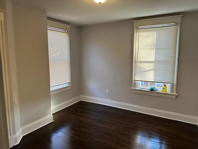 2119 Hudson Ave — Photo 13