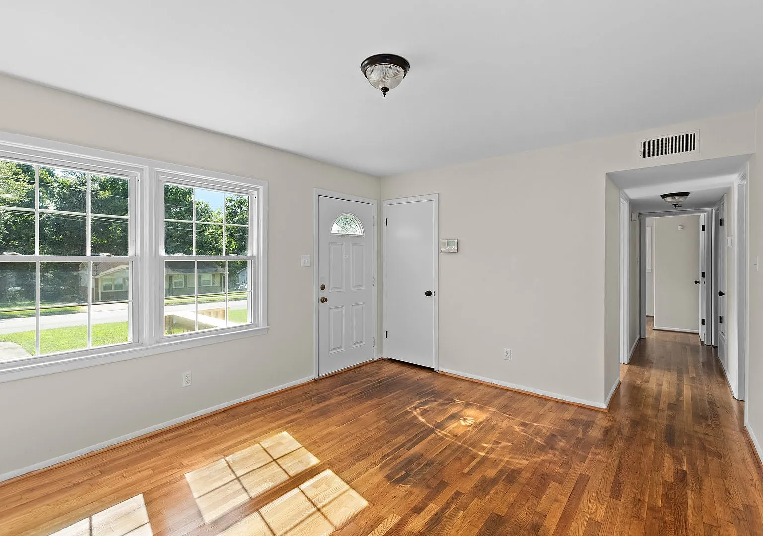 3-Bedroom Home with Central Air and Laundry Hookups — Photo 1