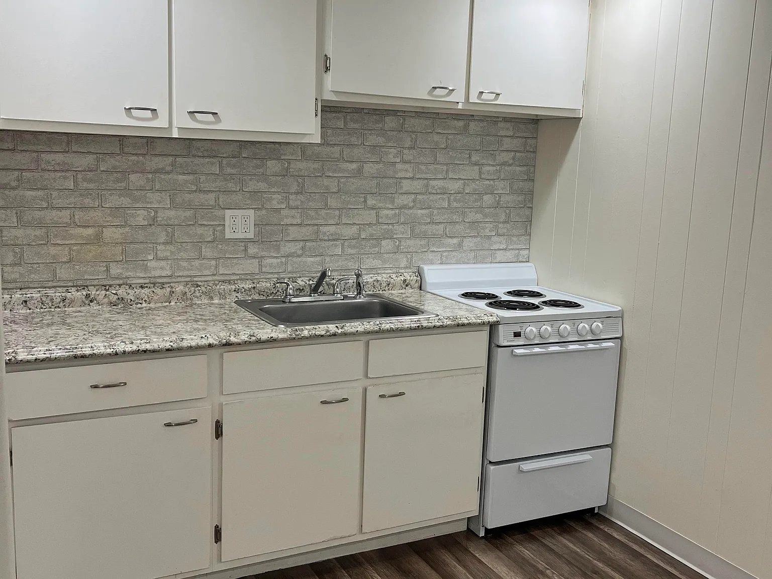 40 Catharine Street — Photo 2
