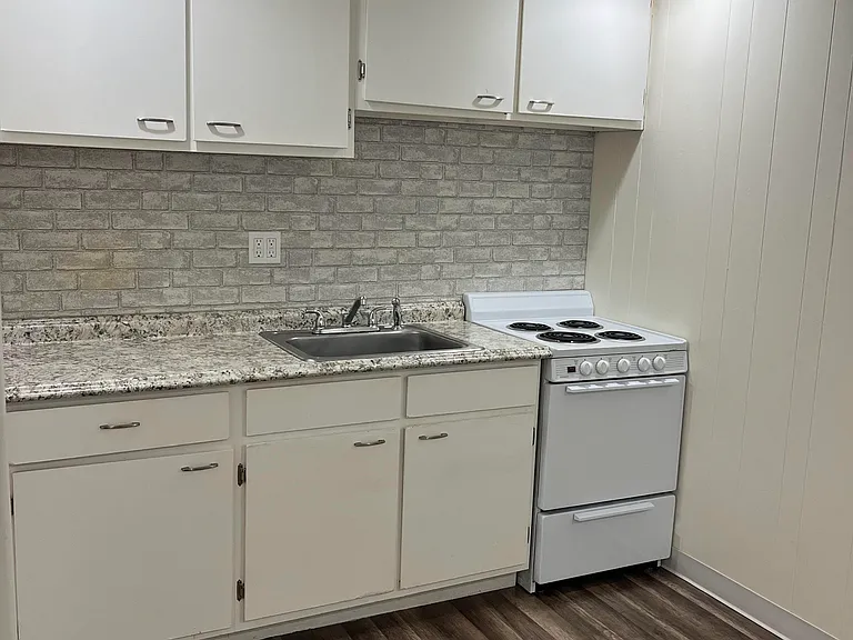 40 Catharine Street — Photo 2
