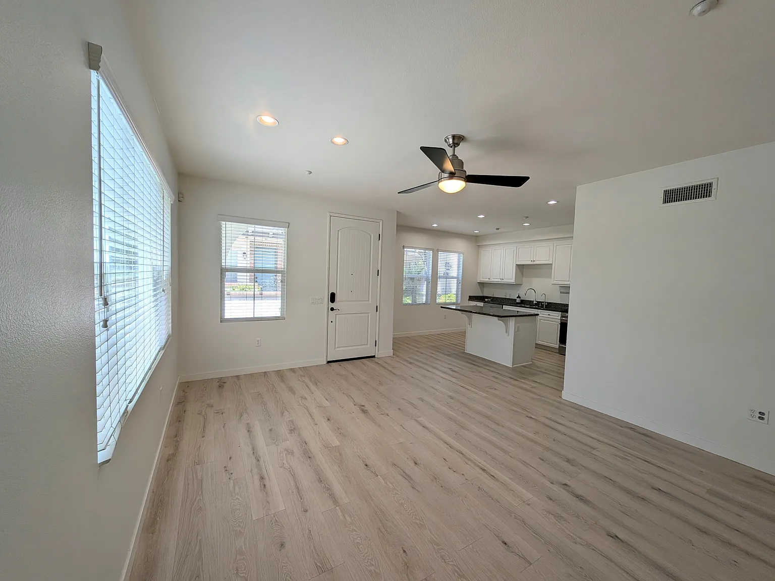 594 S Melrose St — Photo 4