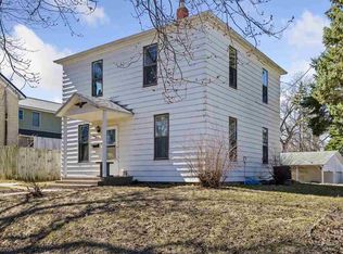 911 Lynn St, Tipton, IA 52772