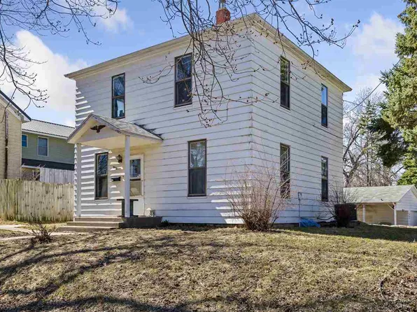911 Lynn St, Tipton, IA 52772