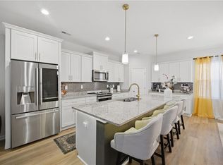 977 Hillpoint Rd, Suffolk, VA 23434