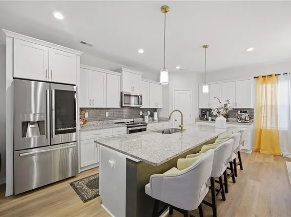 977 Hillpoint Rd, Suffolk, VA 23434