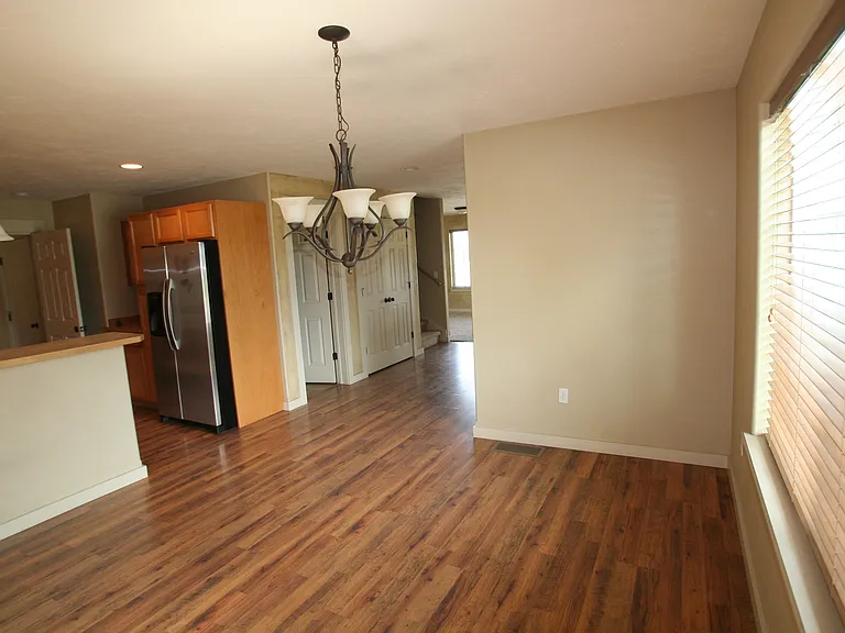 1091 N 14th Ave — Photo 5
