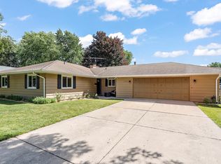 2300 Mayflower Dr, Aurora, IL 60506