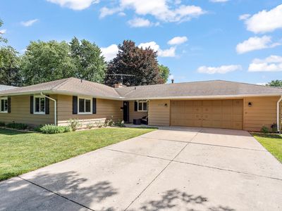 2300 Mayflower Dr, Aurora, IL, 60506