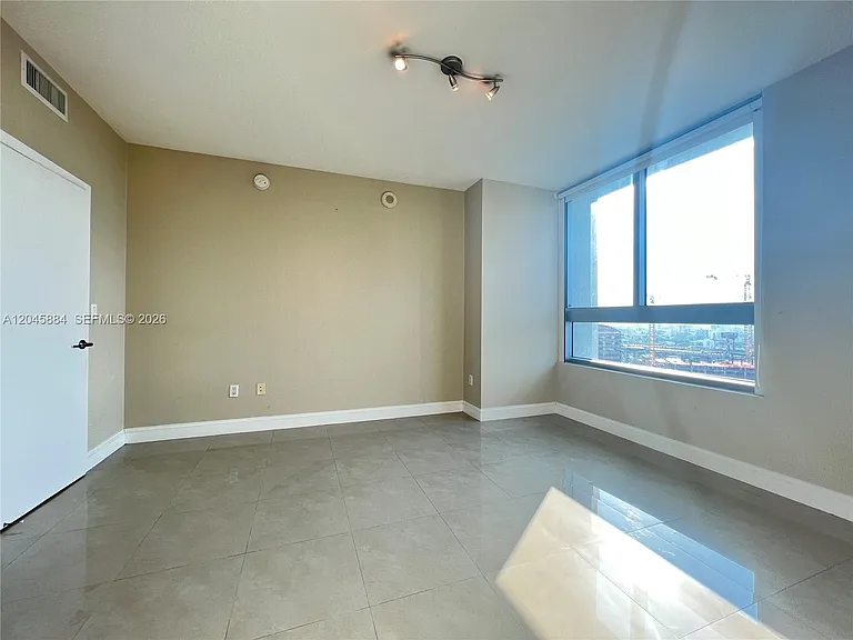90 SW 3rd St #1710 — Photo 5