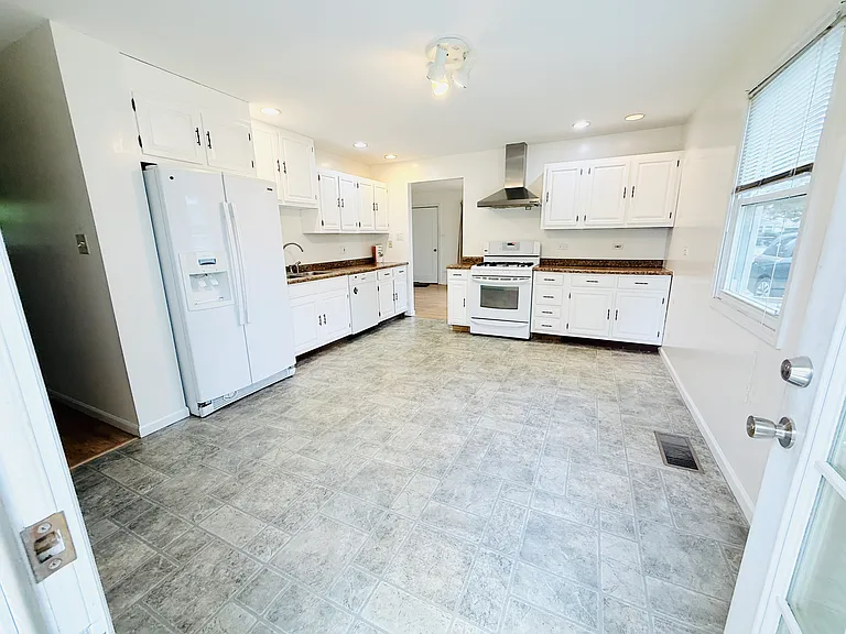 Stork Ct — Photo 10