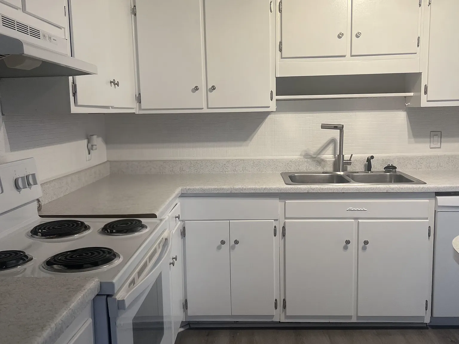 595 Winding Creek Rd — Photo 4