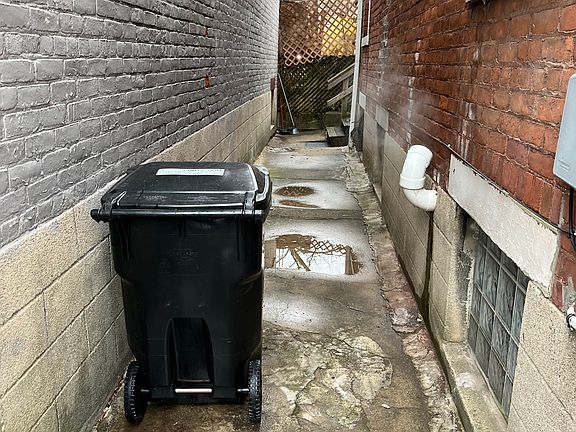 5th image of 313 E University Ave #2