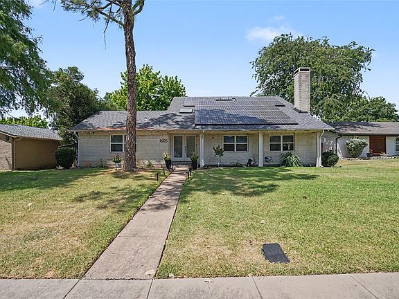 2nd image of 1605 Blake Dr