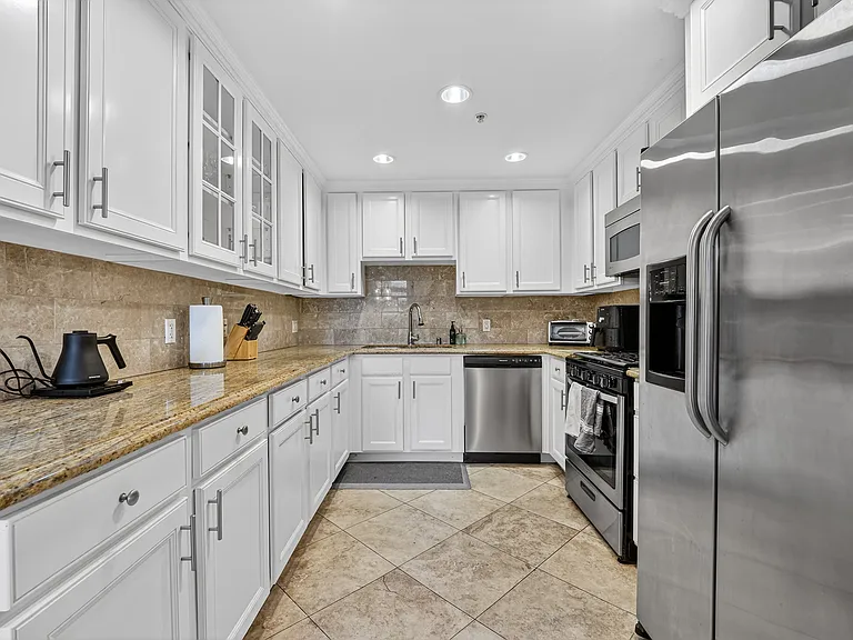 1444 S Point View St #307 — Photo 8