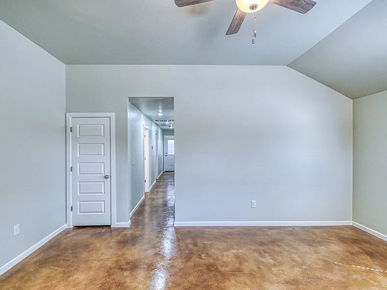 2713 Clifton Ter — Photo 7