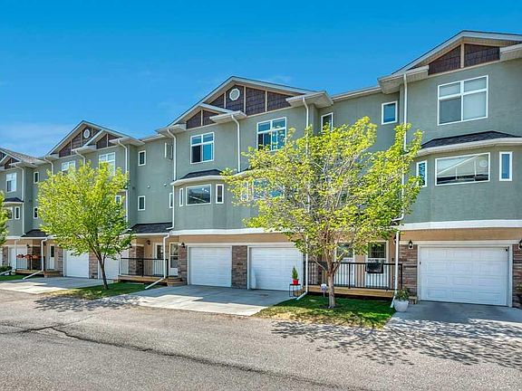 2nd image of 318 E Strathcona Cir