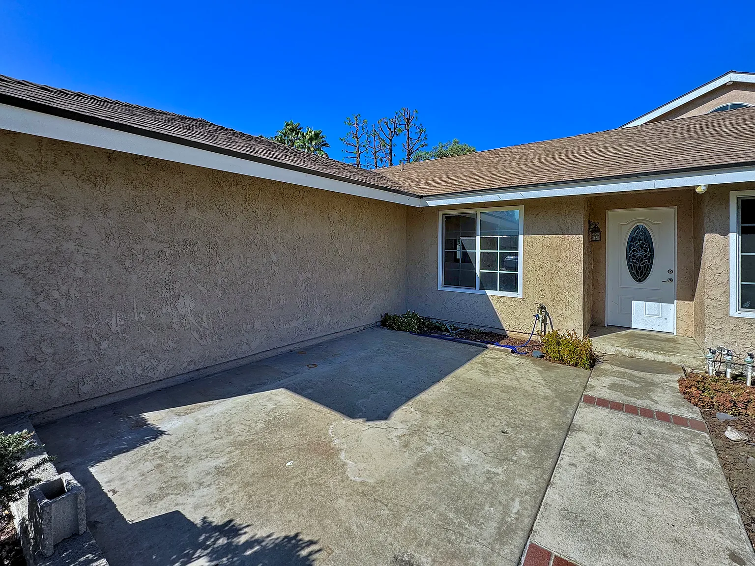5 bed, 2406 sqft, $3,700 — Photo 3