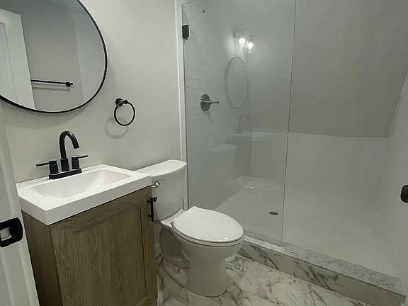 5th image of 560 Howard Ave APT 2