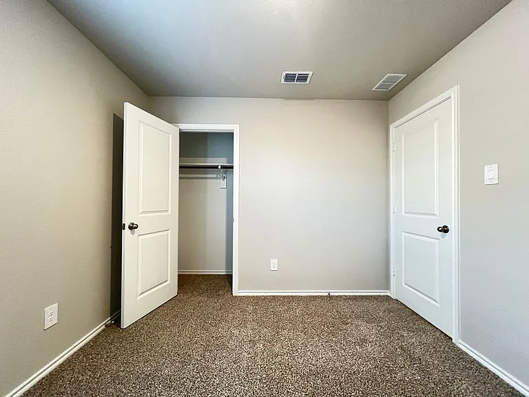 5557 Rollins Dr — Photo 13