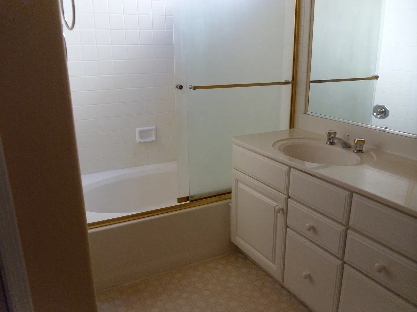 3 bed 2 bath single level house in core Chandler — Photo 3