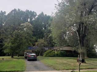 17 Forman Ln, Manalapan, NJ 07726