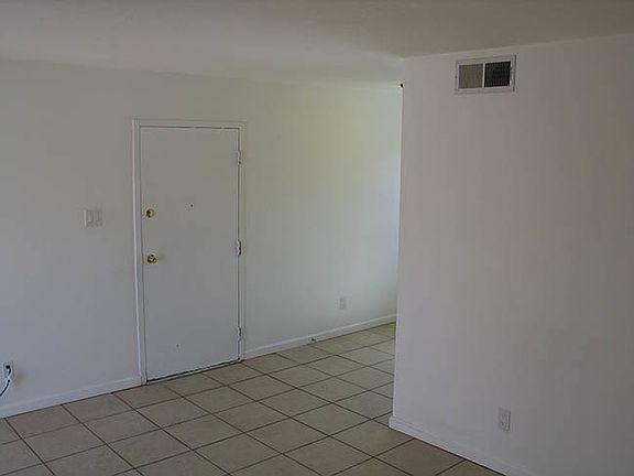 5th image of 1001 Dickerson Dr SE