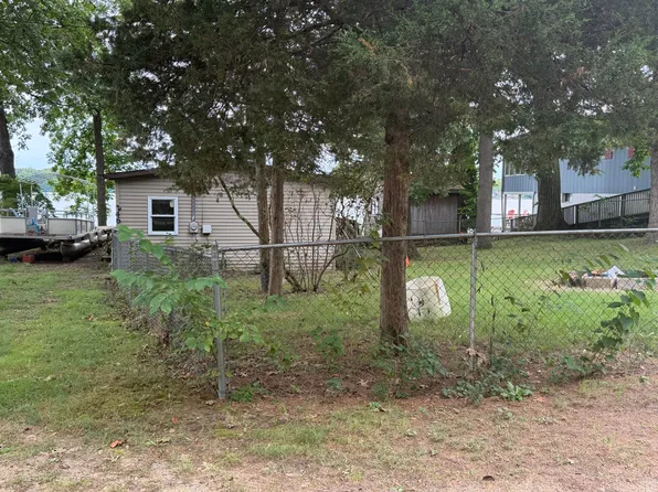 246 Tuttle Park Dr, Sherwood, MI 49089