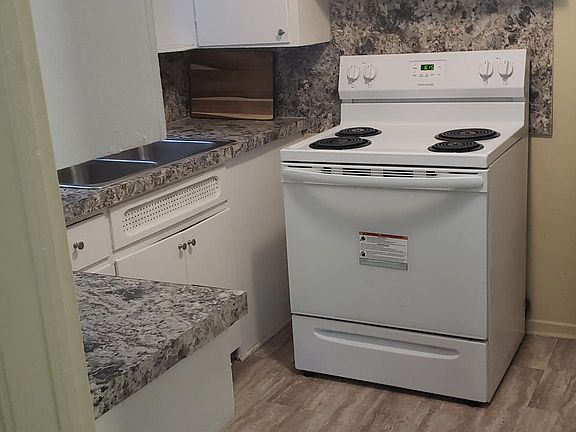 Newly installed electric stove 2021