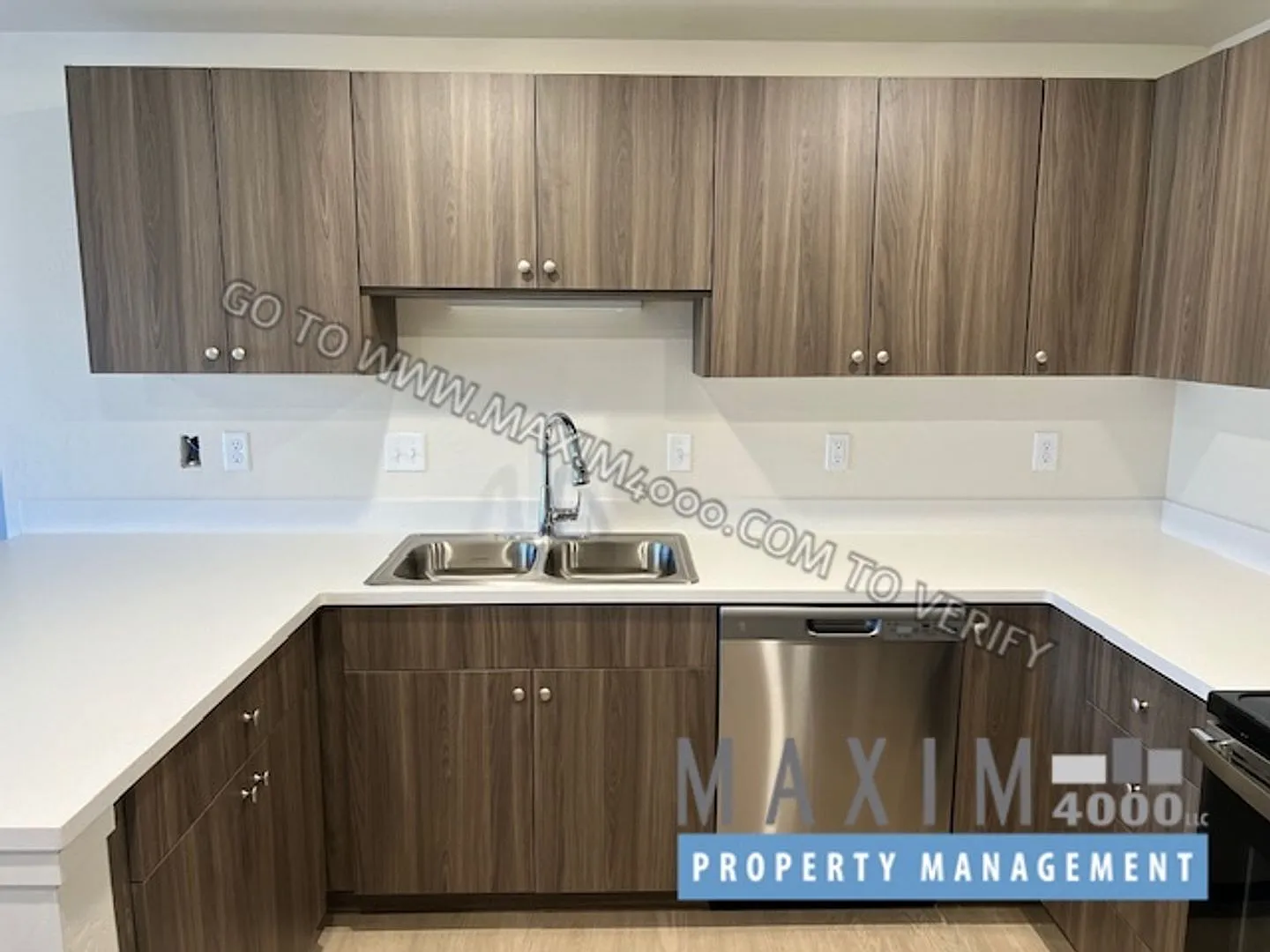 1020 GRAND AVENUE — Photo 4