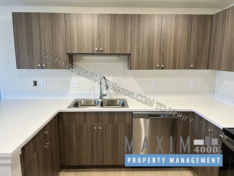 1030 Grand Avenue — Photo 3