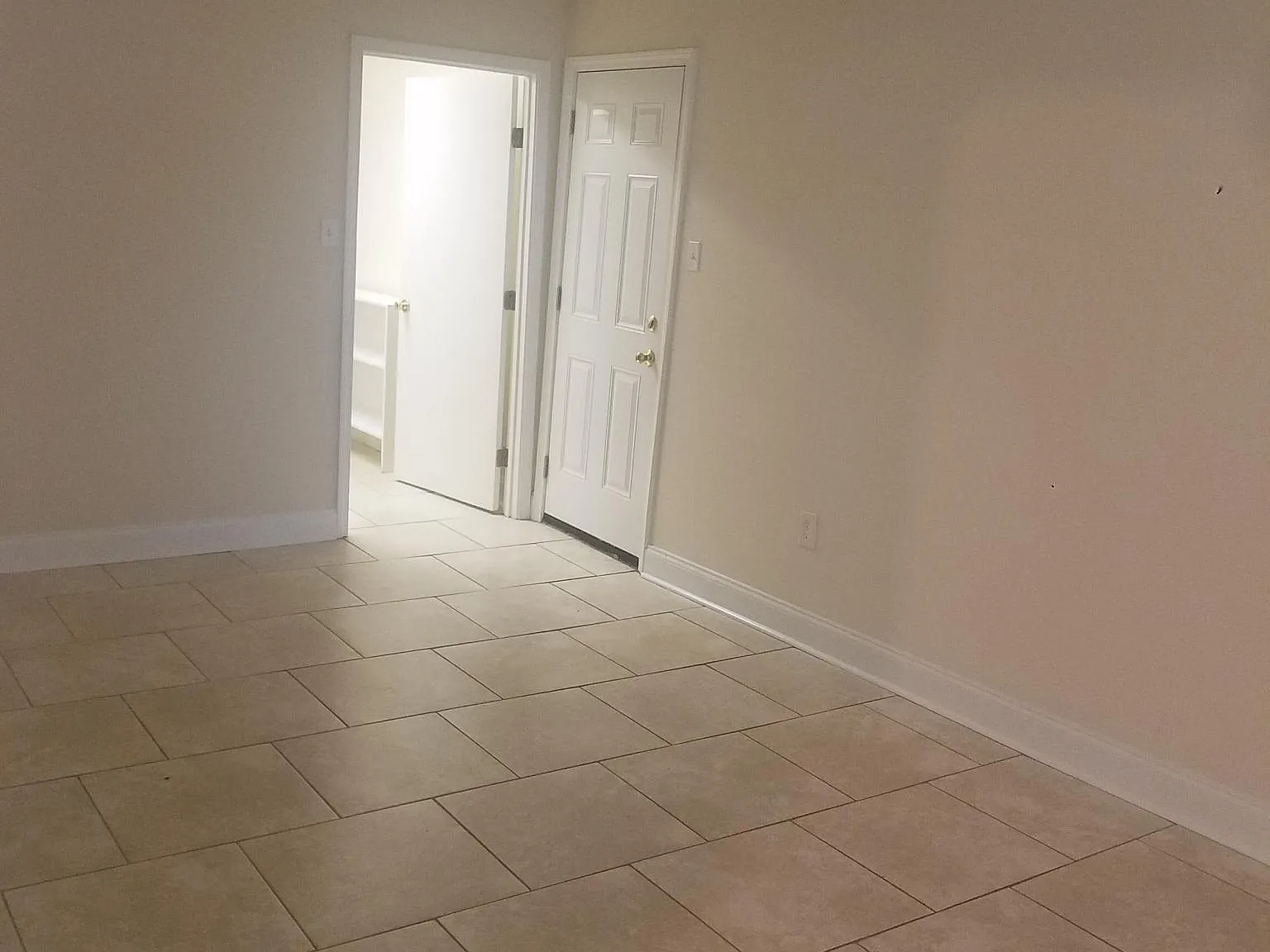 3 bed, $1,825 — Photo 4