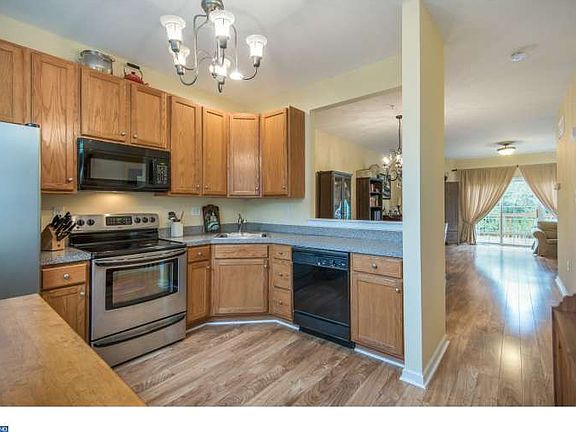 3rd image of 267 Buchanan Ct