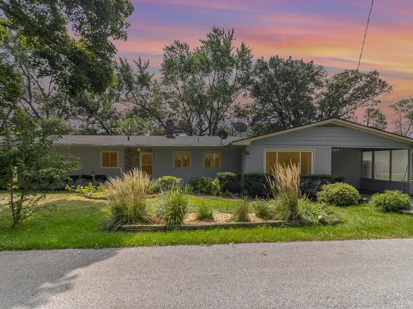 2201 W 64th Ct, Merrillville, IN 46410