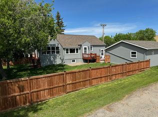 306 Bennett St, Bottineau, ND 58318
