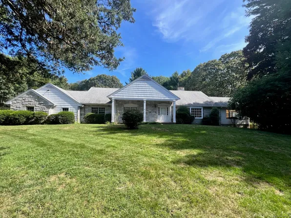 25 Hickory Road, Woodbridge, CT 06525