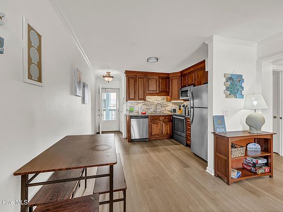 4th image of 1404 Canal Drive Unit 25