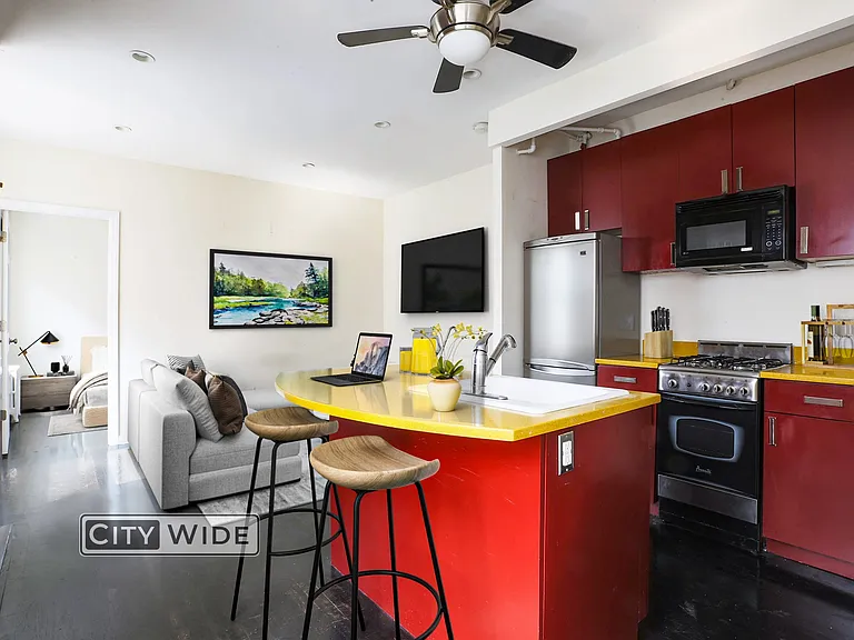 171 E 2nd St #6 — Photo 4