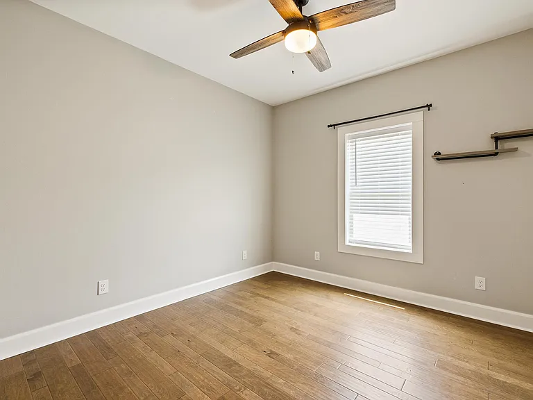 6121 Red Bud Ln — Photo 23