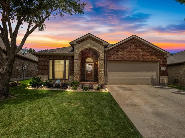 2725 Albatross Ln, Fort Worth, TX 76177