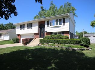 102 Villa Rd, Streamwood, IL 60107