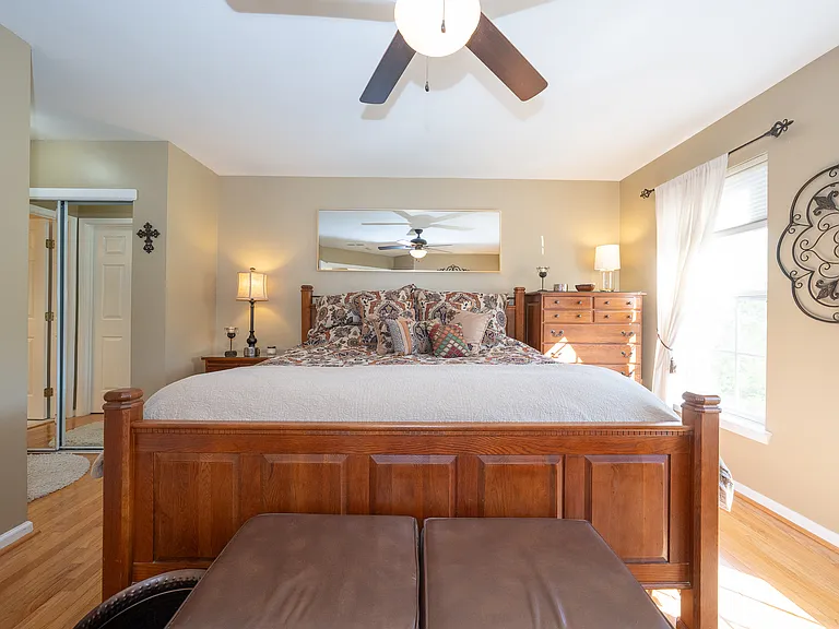 903 Maplewood Dr — Photo 3