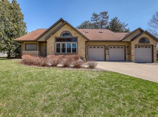 910 Egan Rd, Brookfield, WI 53045