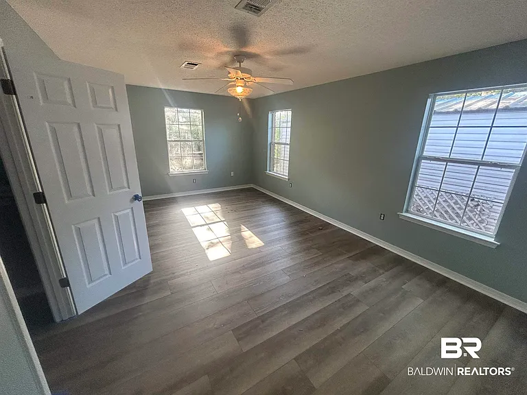 29595 Canal Rd — Photo 3