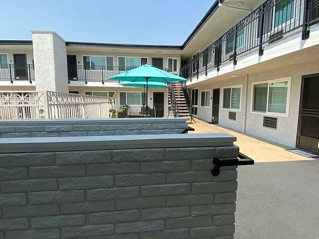 441 W Burchett St — Photo 6