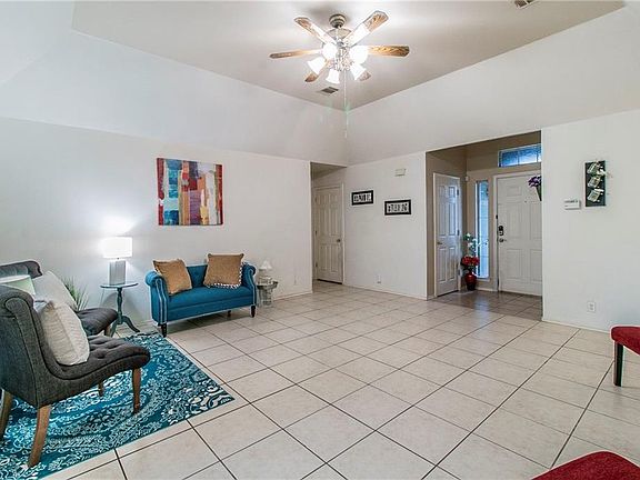 2nd image of 709 Blue Oak Cir