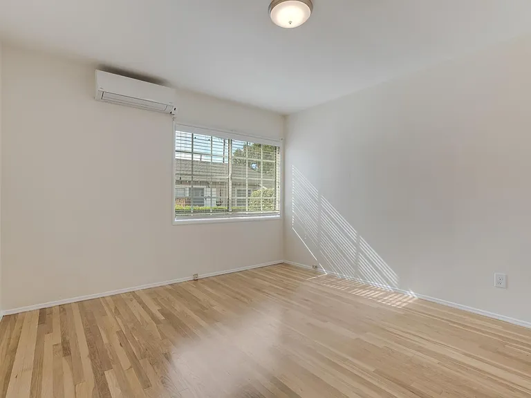 5534 1/2 Kester Ave #5534-1/2 — Photo 8