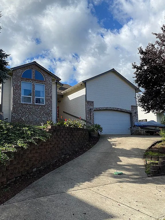 18049 Newell Ridge Dr photo 1