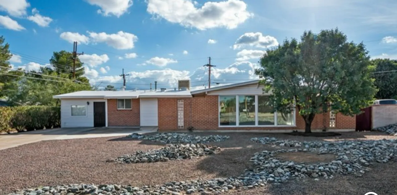8542 E Desert Steppes Dr — Photo 1