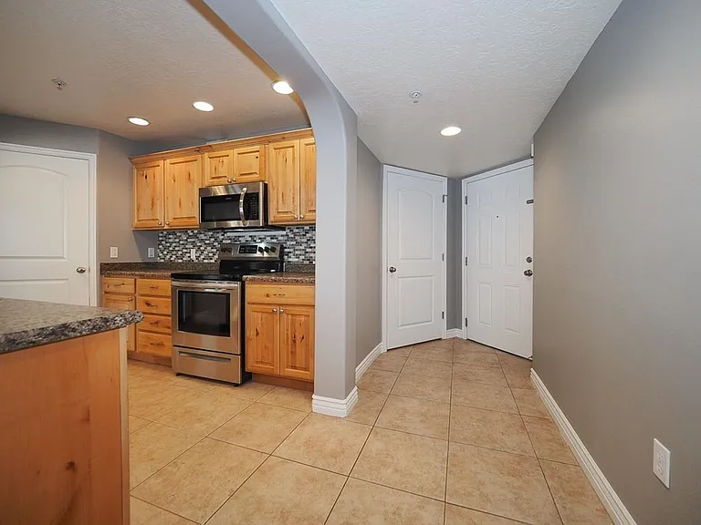 11776 S Grandville Ave #104 — Photo 9