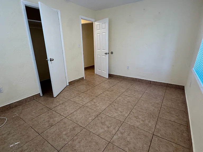 4601 SW 24th St — Photo 4
